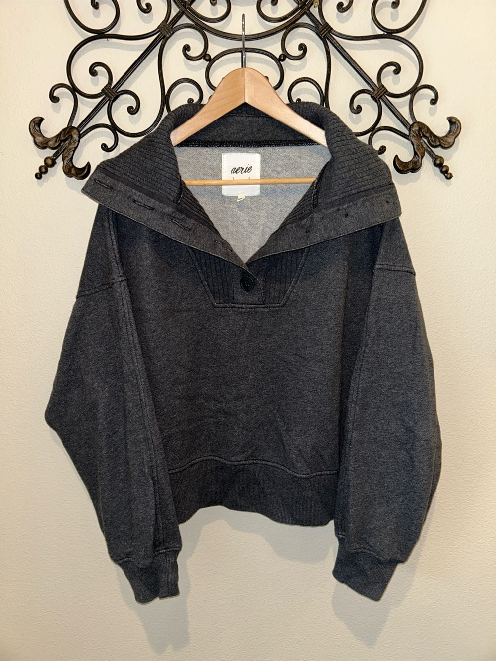 AERIE "BEST BUTTON" OVERSIZED SWEATSHIRT SIZE MEDIUM GRAY